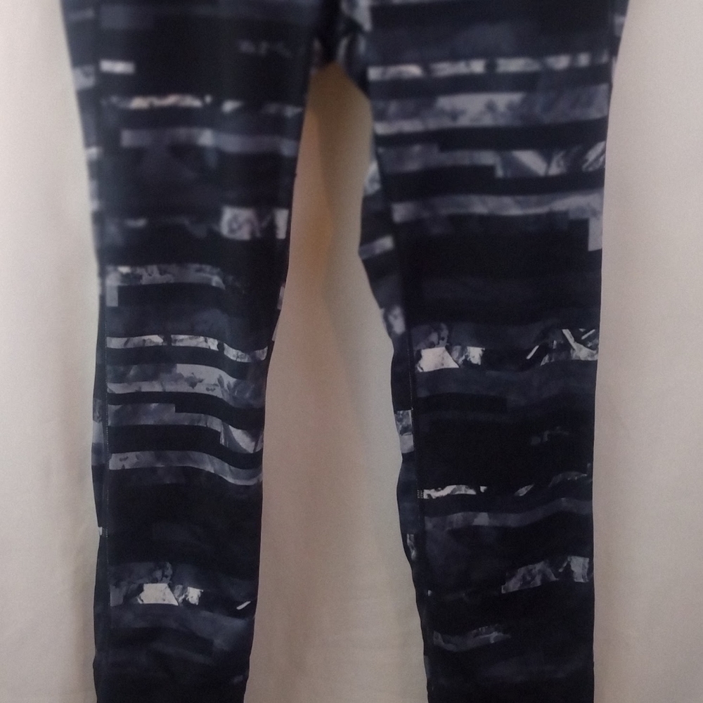 Layer 8 Performance Black/Gray Print Legging - image 2